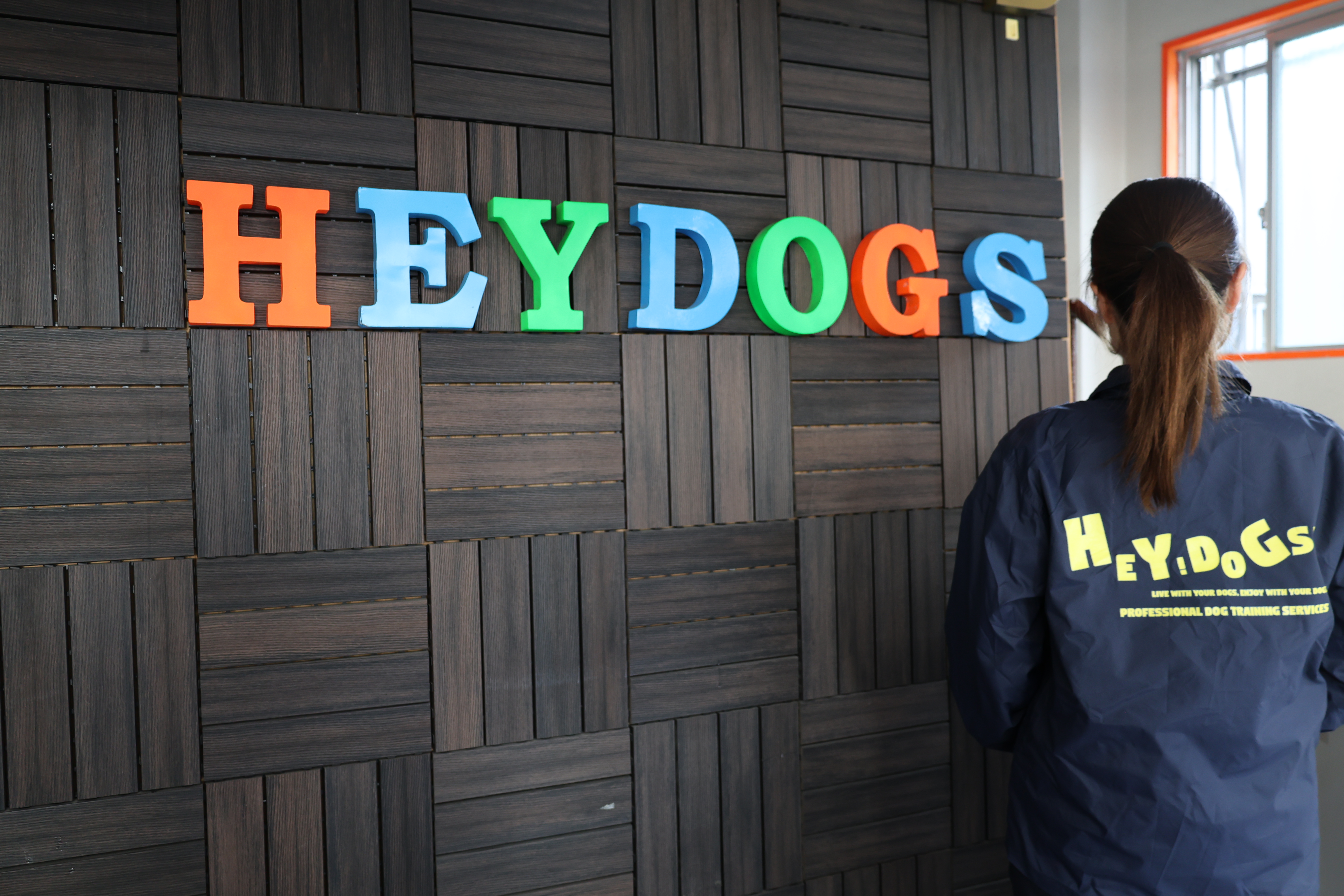 犬、顧客、スタッフ。手厚いケアで行う構造改革